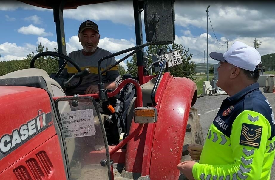 Ardahan İl Jandarma Komutanlığı ekipleri, “Bir Kural, Bir Ömür” sloganıyla