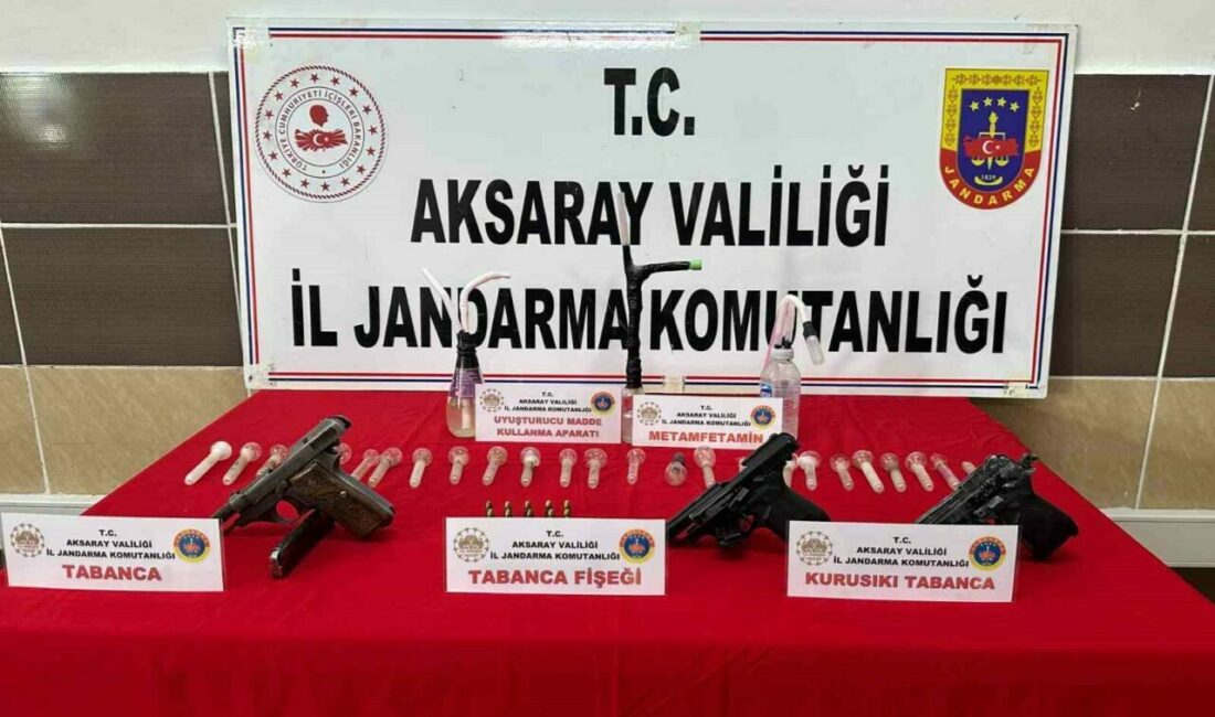Aksaray’da bir şahsın evine operasyon düzenleyen jandarma yarım kilo uyuşturucu