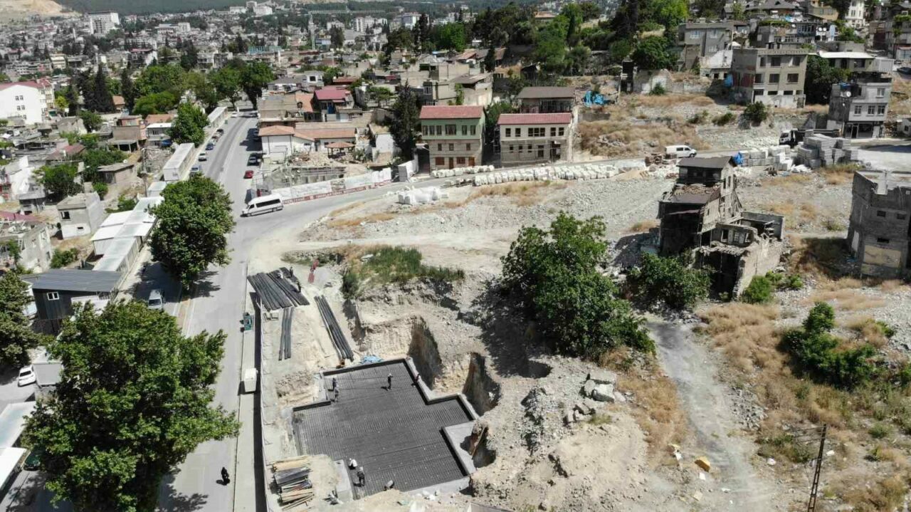 Deprem bölgesi Kahramanmaraş’ta yürütülen yerinde kentsel dönüşüm çalışmaları hızla ilerken,