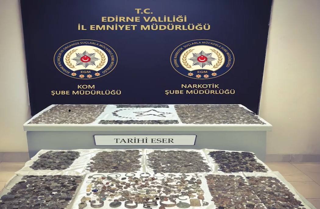 Edirne Kapıkule Sınır Kapısı üzerinden Polonya’ya kaçırılmak istenen tarihi eserlere