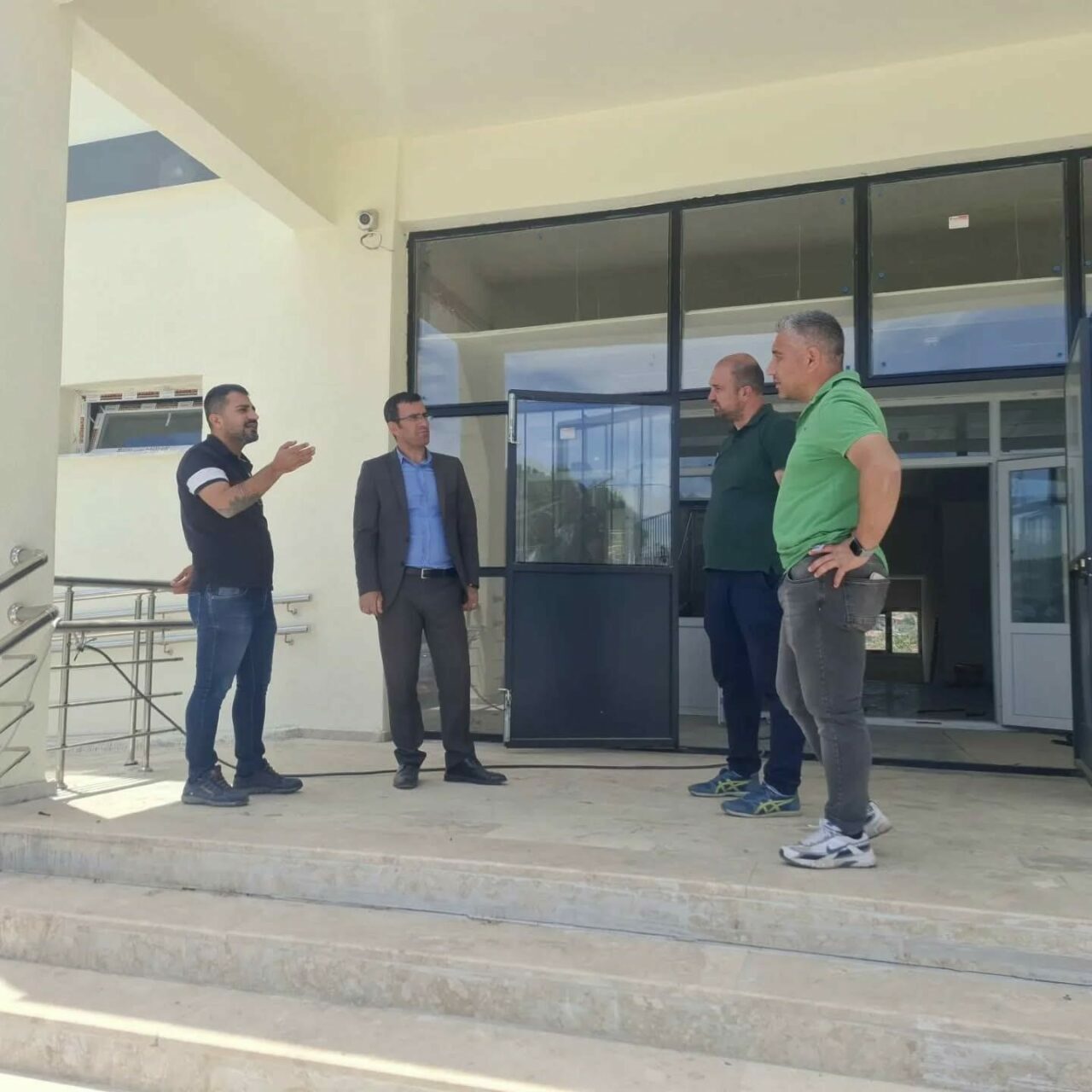 Manisa’nın Sarıgöl ilçesine bağlı Karacaali Mahallesi’nde yapımı tamamlanan ilkokul binasında