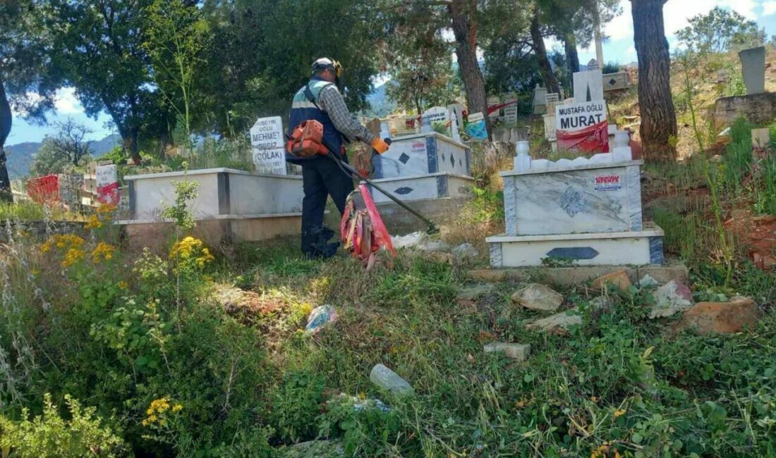 Aydın’ın Karacasu ilçesinde çalışmalarını sürdüren belediye ekipleri, Alemler Mahallesi’nde mezarlık