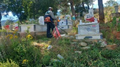 Aydın’ın Karacasu ilçesinde çalışmalarını sürdüren belediye ekipleri, Alemler Mahallesi’nde mezarlık