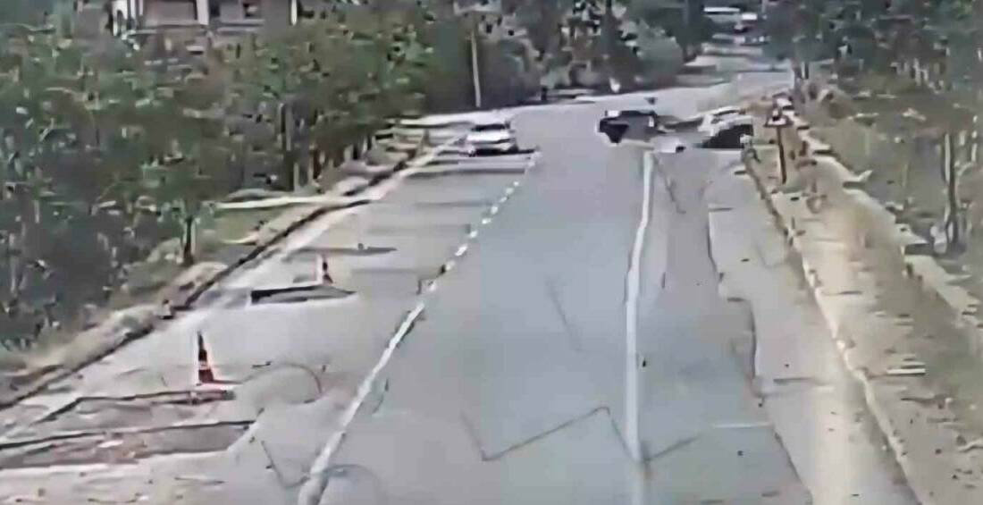 Kayseri Melikgazi ilçesinde iki otomobilin kafa kafaya çarpışması sonucu iki