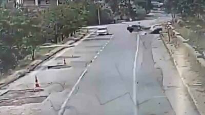 Kayseri Melikgazi ilçesinde iki otomobilin kafa kafaya çarpışması sonucu iki