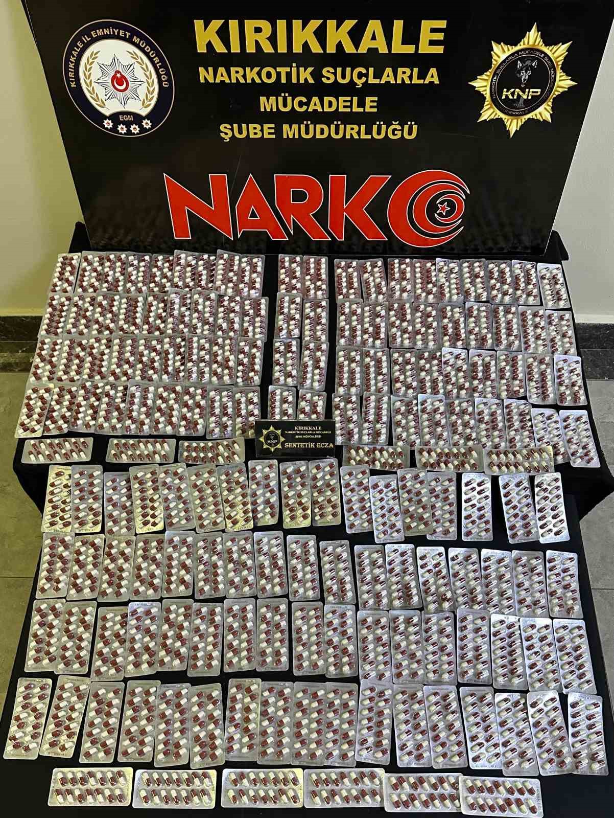 Kırıkkale’de polis ekiplerinin düzenlediği uyuşturucu operasyonunda 2 bin 240 adet