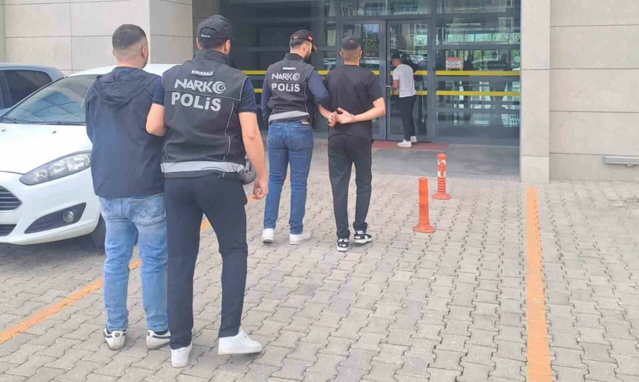 Kırıkkale’de polis ekiplerince düzenlenen uyuşturucu operasyonunda 2 bin 240 adet