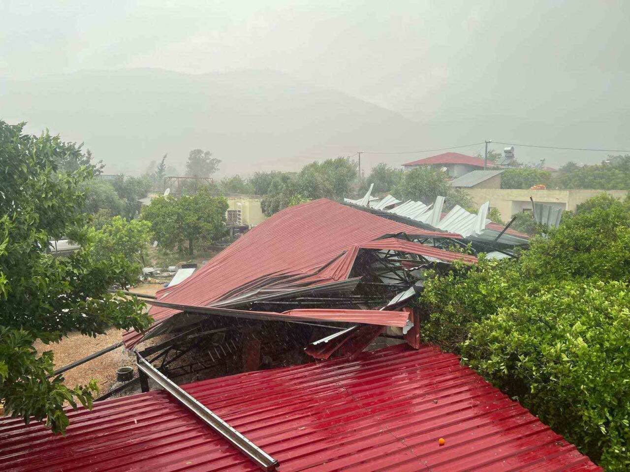 Adana’nın Kozan ilçesinde dün kısa süreli etkili olan şiddetli yağış