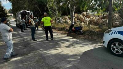 Antalya’nın Gazipaşa ilçesinde kontrolden çıkarak devrilen motosikletin sürücüsü yaralandı. Kaza,