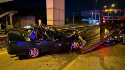 Bursa’da seyir halindeki tıra arkadan çarpan otomobil, sürücüsünün kontrolünden çıkarak
