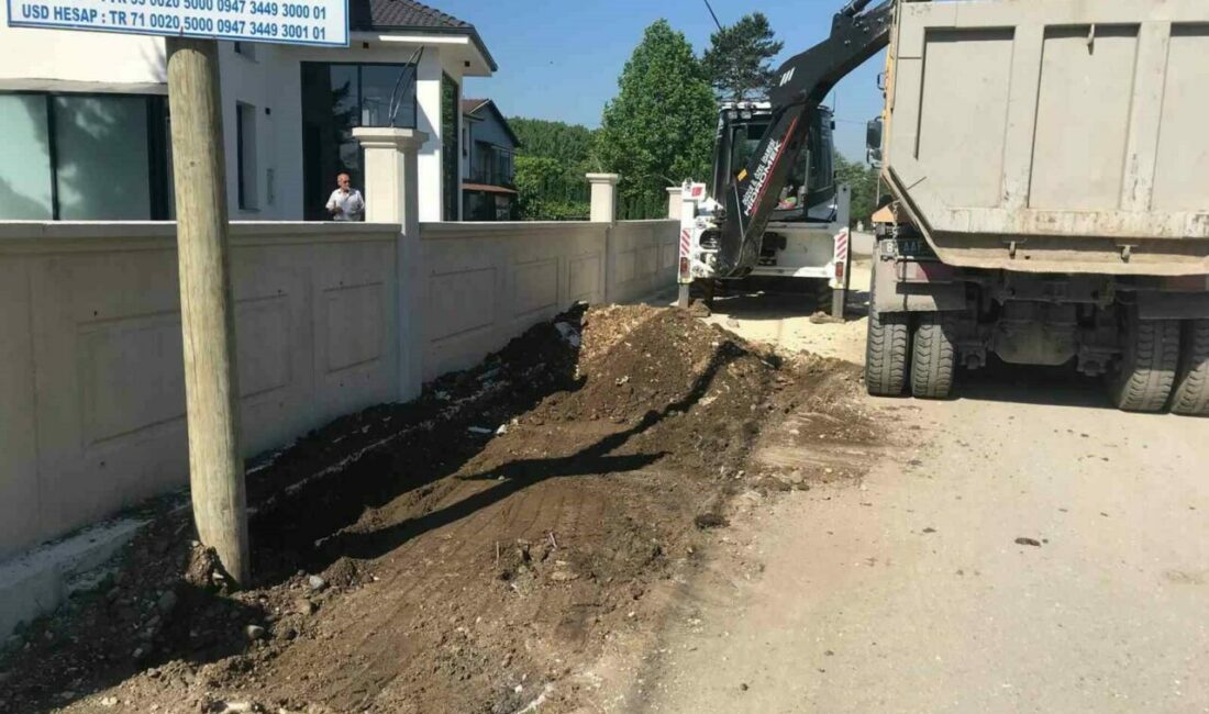 DÜZCE (İHA) – Düzce İl Özel İdaresi ekipleri köy yollarında