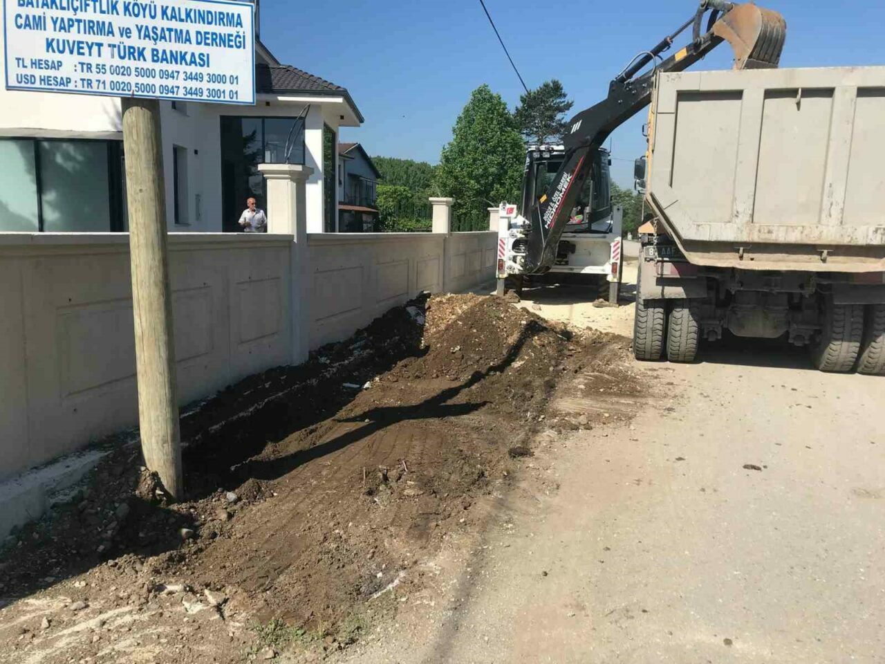 DÜZCE (İHA) – Düzce İl Özel İdaresi ekipleri köy yollarında