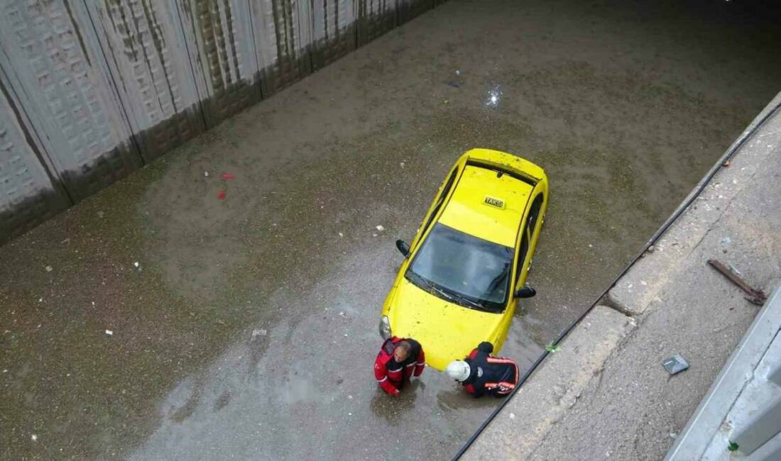 Malatya’da öğleden sonra etkili olan sağanak yağmur, kentte hayatı olumsuz
