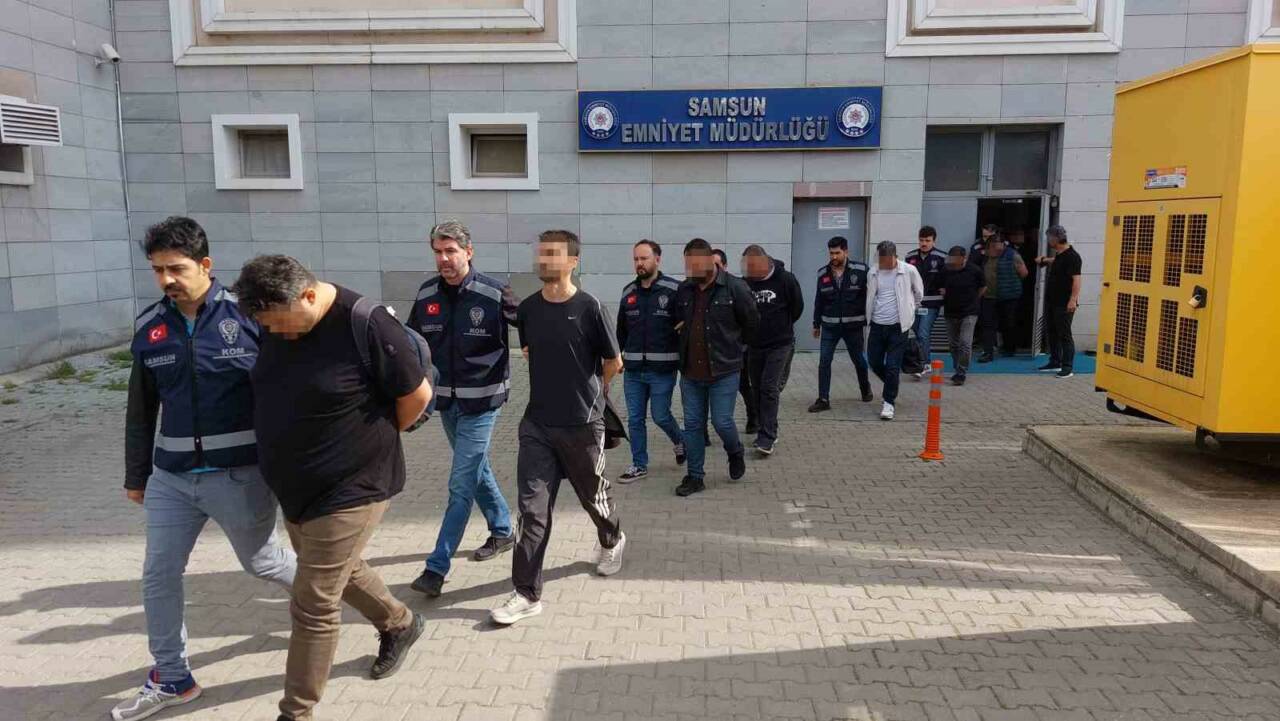 Samsun merkezli İstanbul ve Ankara’da Maydanoz Döner’e düzenlenen FETÖ operasyonunda