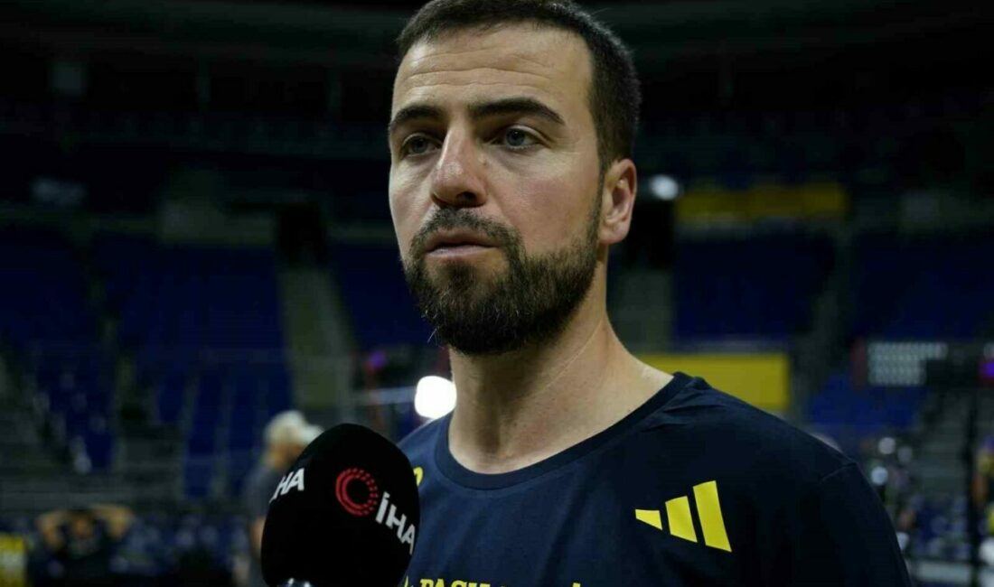 Fenerbahçe Erkek Basketbol Takımı’nın kaptanı Melih Mahmutoğlu, takımın sezon içerisinde