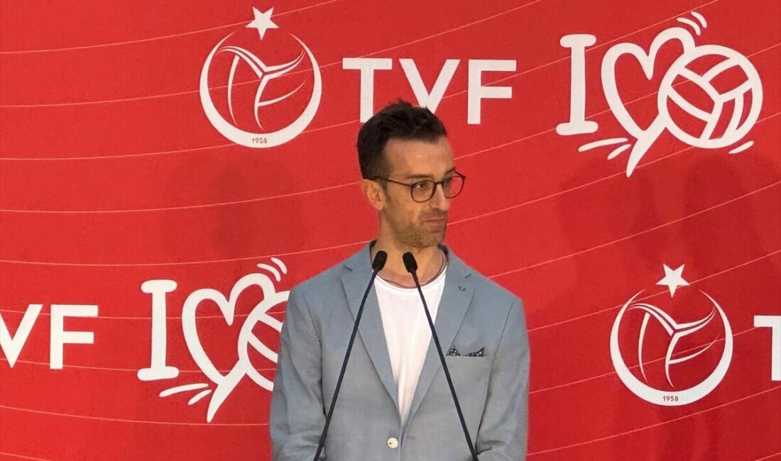 - TVF Başkanı Mehmet Akif Üstündağ:
"Erkek ve kadın takımlarımızla geniş