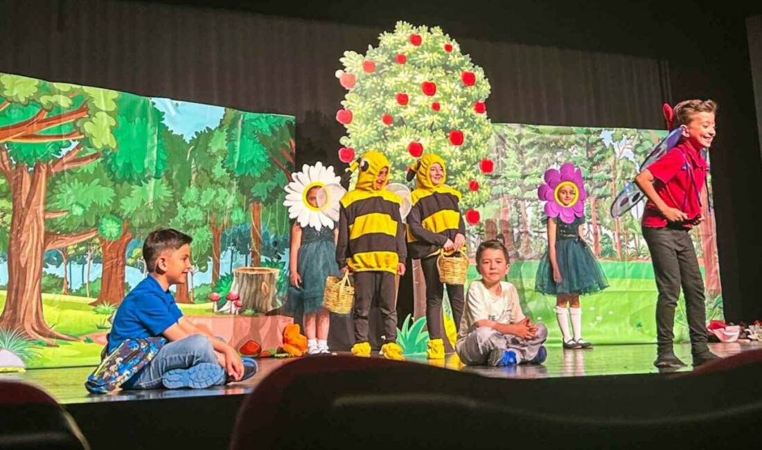 Sabancı İlkokulu Tiyatro Kulübü’nün “Arıların İzinde: Doğayı Kurtarma Macerası” adlı