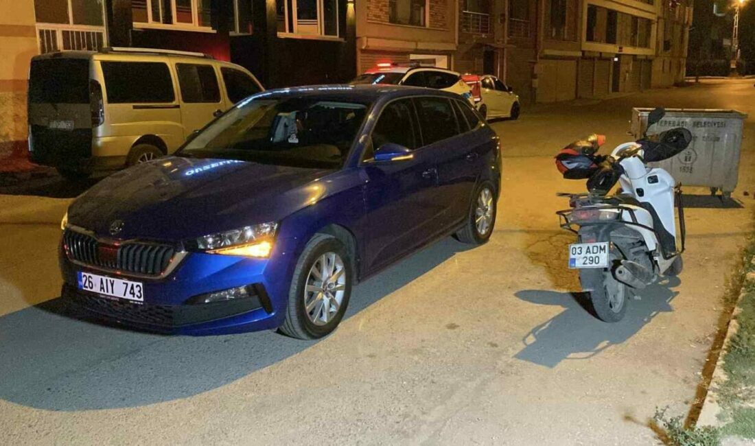 Eskişehir’de otomobille çarpışması sonucunda yaralanan motosikletli kurye hastaneye kaldırıldı. Olay,