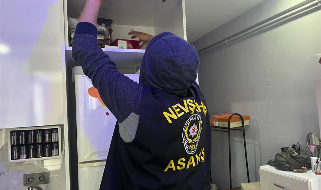 NEVŞEHİR (AA) – Nevşehir’de düzenlenen fuhuş operasyonunda 3 şüpheli yakalandı.