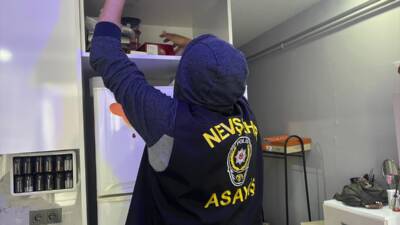 NEVŞEHİR (AA) – Nevşehir’de düzenlenen fuhuş operasyonunda 3 şüpheli yakalandı.