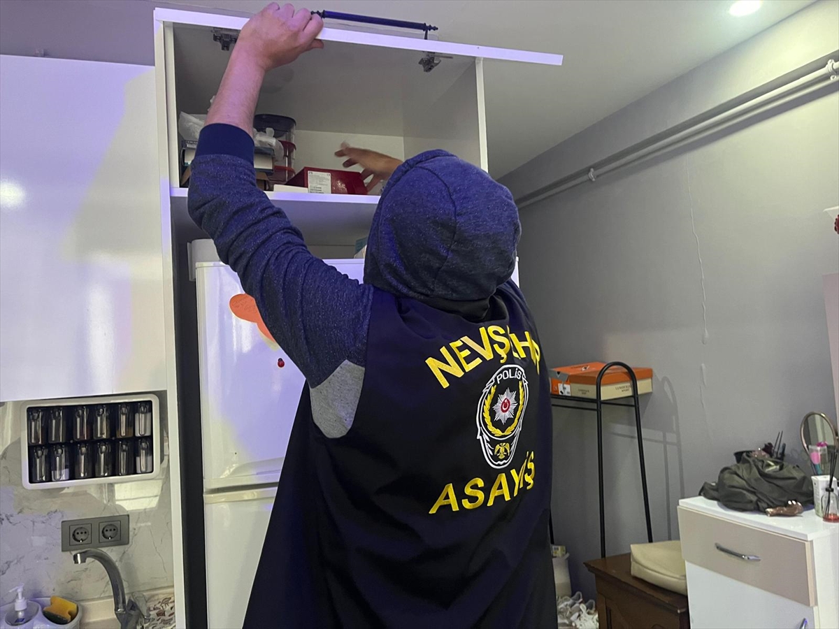 NEVŞEHİR (AA) – Nevşehir’de düzenlenen fuhuş operasyonunda 3 şüpheli yakalandı.