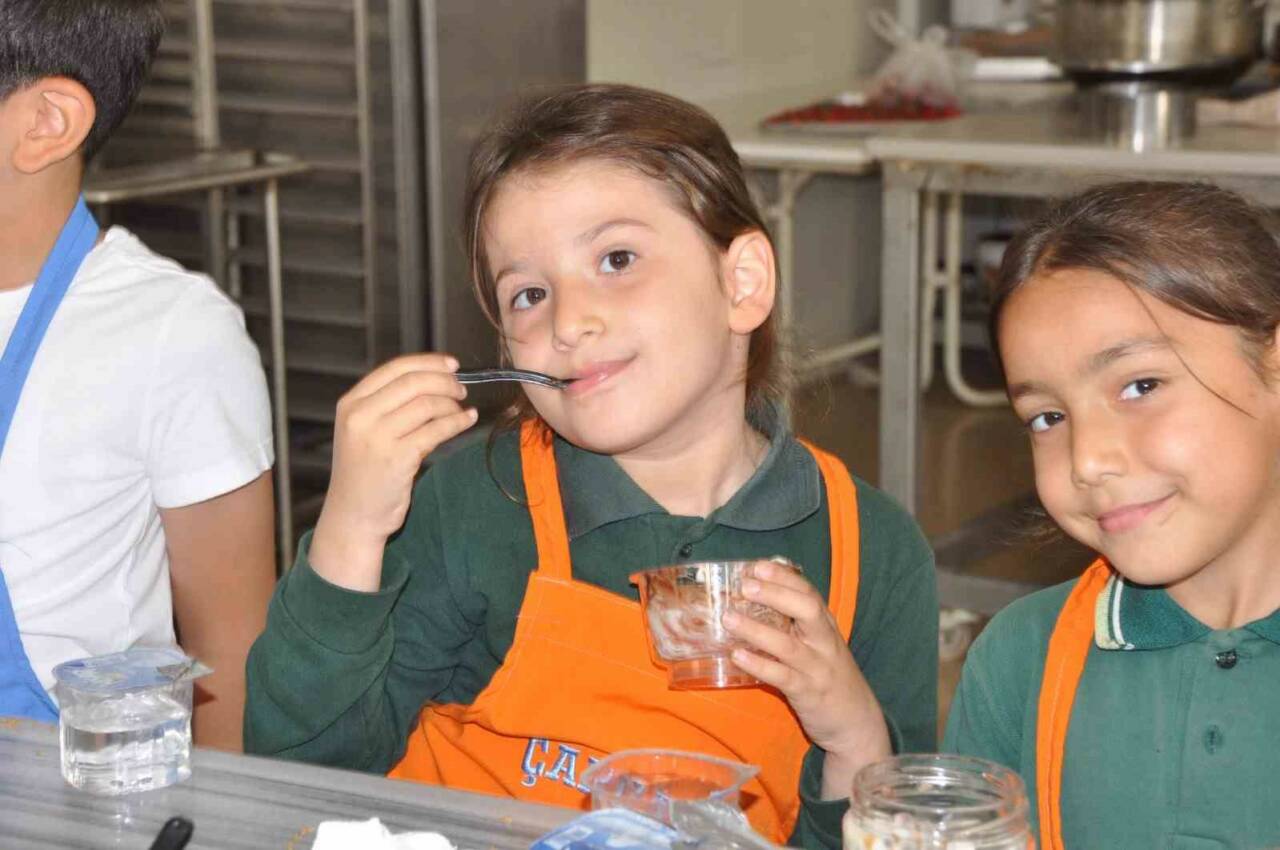 Edirne’nin Keşan ilçesinde, Fatih Sultan Mehmet İlkokulu 1. sınıf öğrencileri,