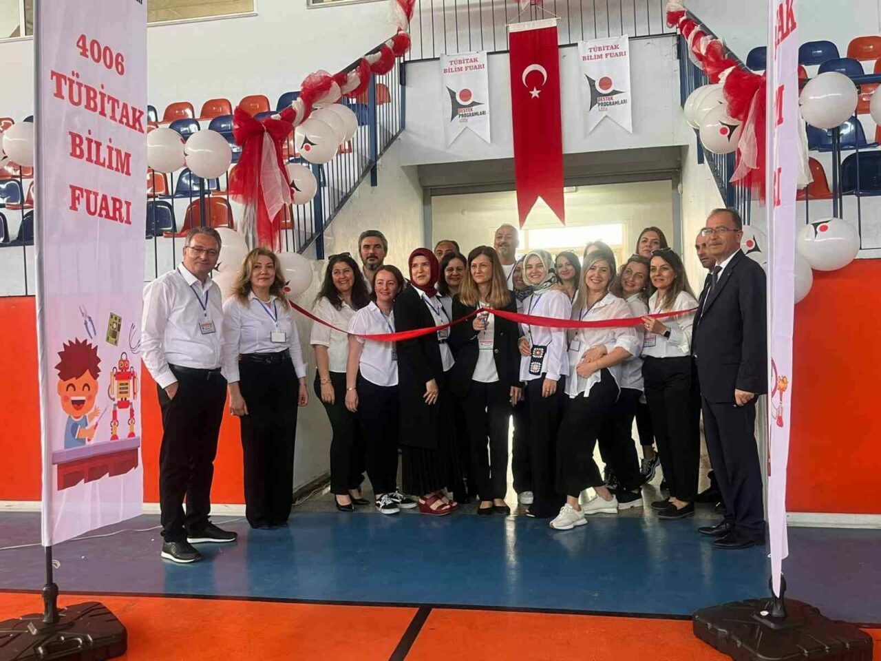 Manisa’nın Yunusemre ilçesinde bulunan Şehit Ömer Halisdemir Ortaokulu’nda TÜBİTAK 4006-A