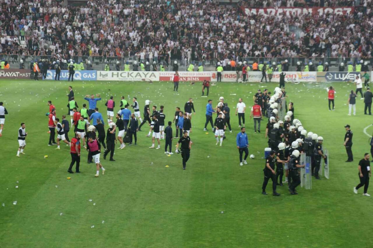 Elazığspor’a olaylı Vanspor FK maçının cezası ağır oldu. Nesine 2.