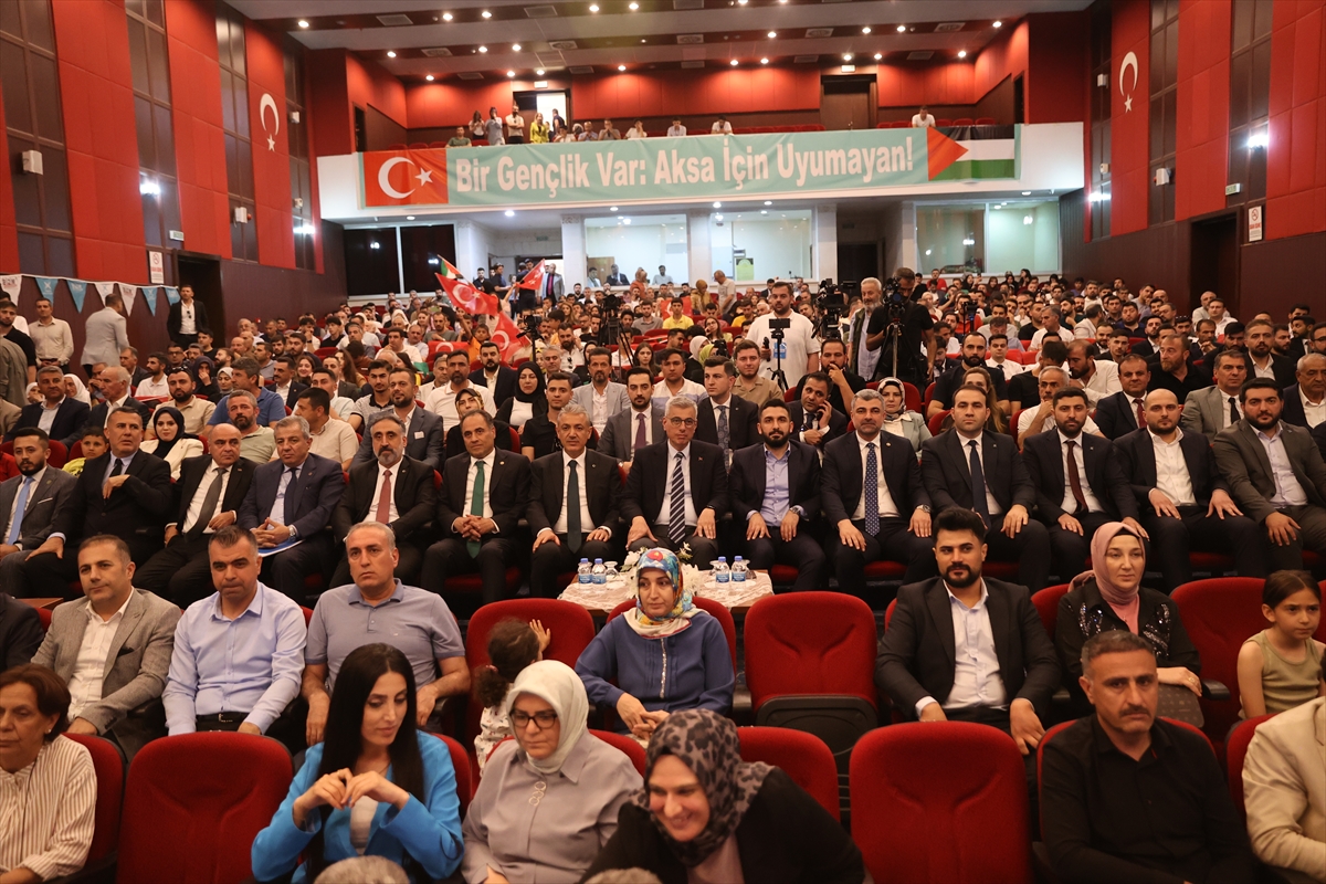 - "Bizim birbirimize sarılıp güçlü hale gelmememiz için her şeyi