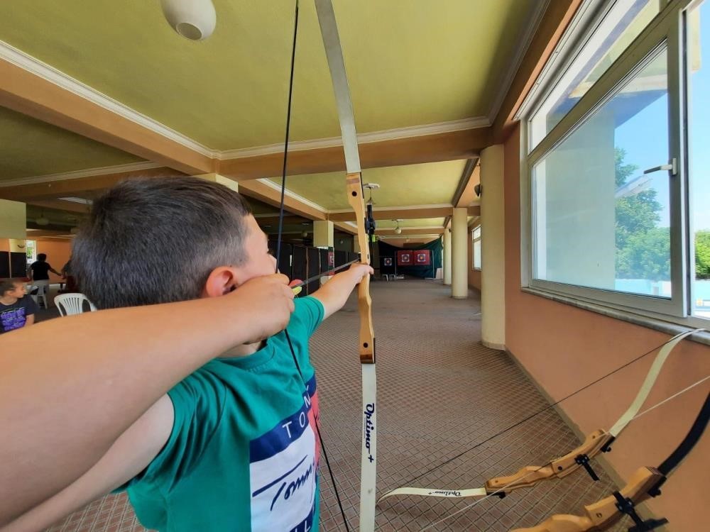 Manisa’nın Salihli ilçesindeki Gençlik ve Spor Müdürlüğü, çocuk ve gençlerin
