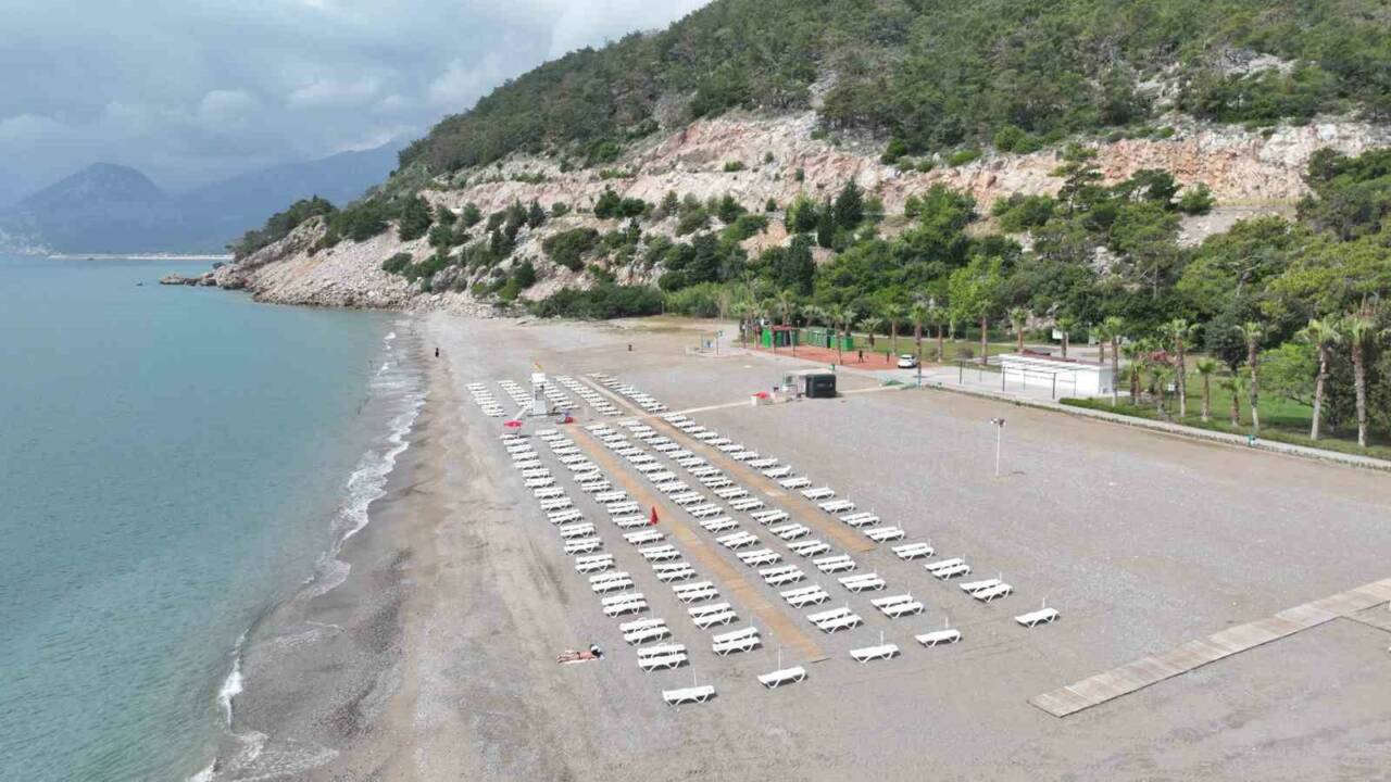 Antalya Büyükşehir Belediyesi, Sarısu Kadınlar Plajı’nı yeni sezonda da binlerce