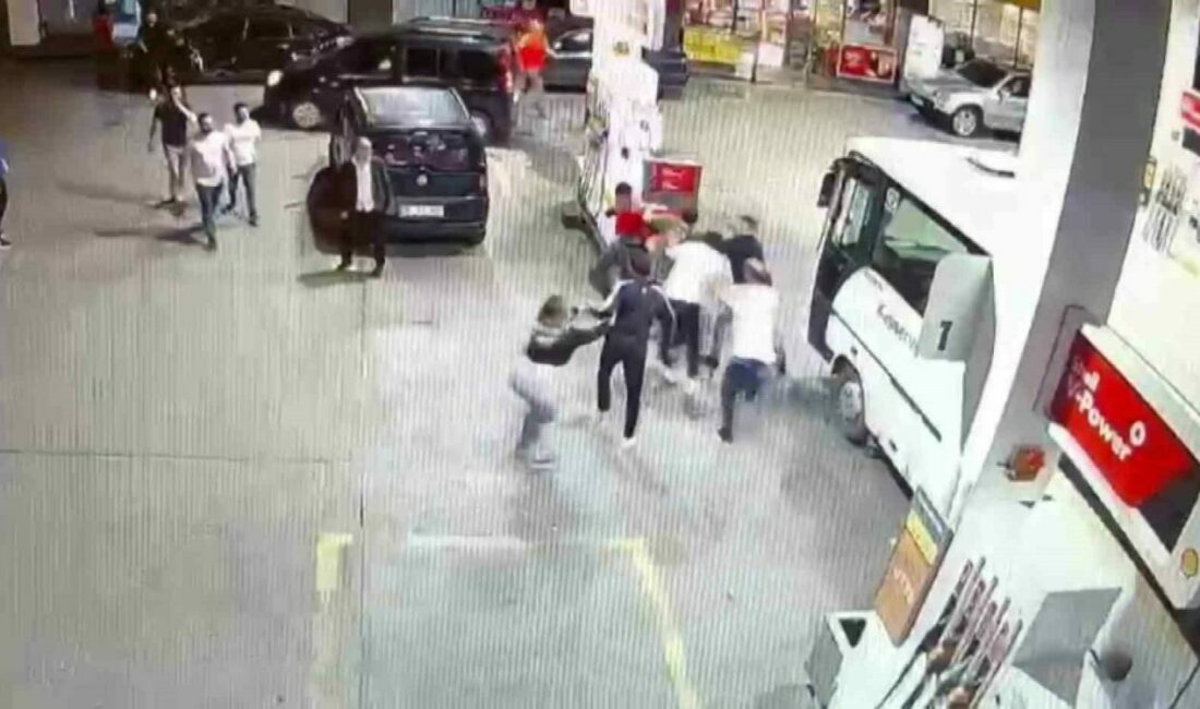 Kayseri’nin Talas ilçesinde çıkan kavgada bir servis sürücüsü ve yakınları