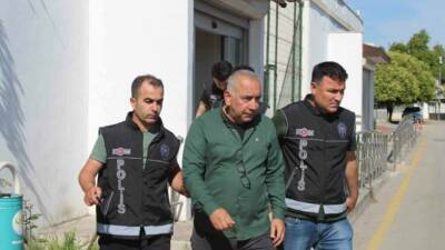 Adana’da Seyhan ve Ceyhan belediyelerine yönelik yapılan operasyonda, Seyhan Belediye