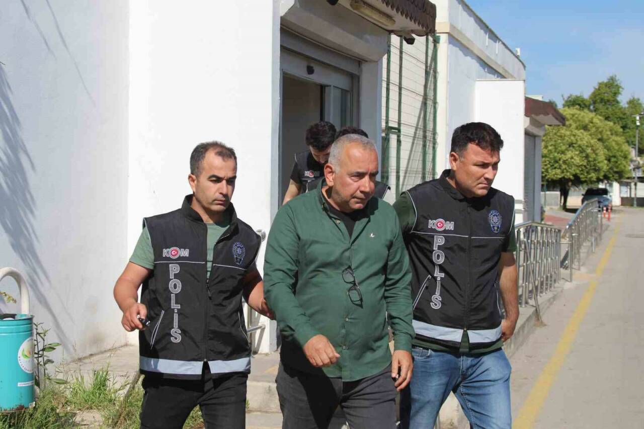 Adana’da Seyhan ve Ceyhan belediyelerine yönelik yapılan operasyonda, Seyhan Belediye
