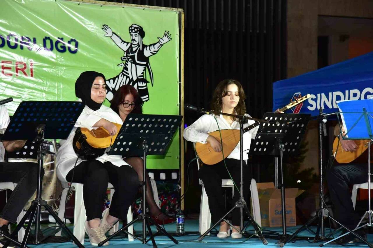 Balıkesir’in Sındırgı ilçesinde, “Hayat Boyu Öğrenme Haftası” etkinlikleri çerçevesinde 2024-2025