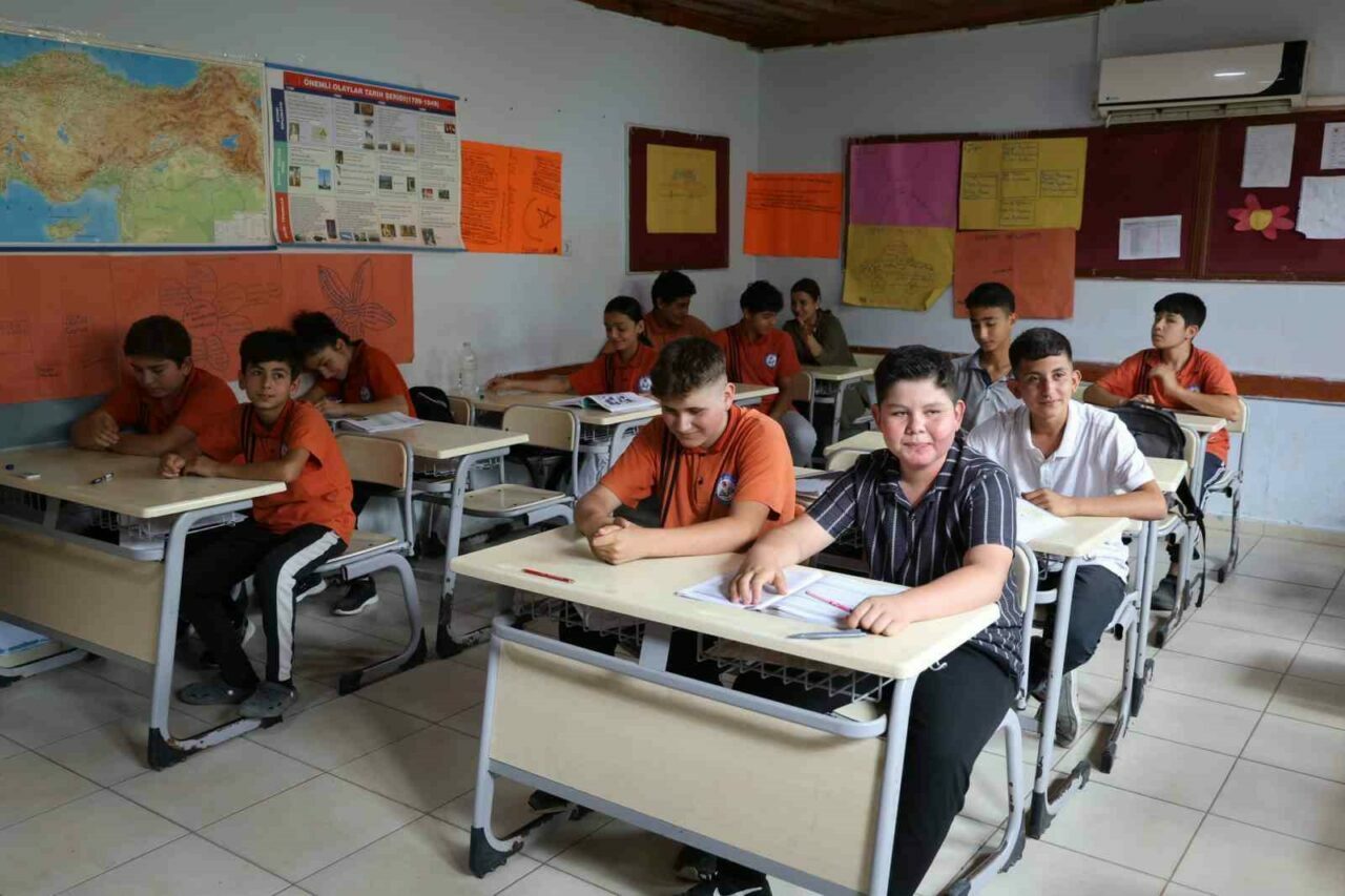 Adana’da derslere ilgi göstermeyen ve başarılı olmadıkları gözlenen üç öğrenci,