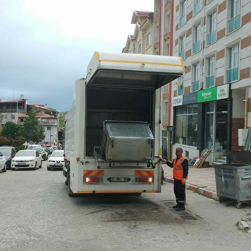 Söğüt Belediyesi, yaklaşan Kurban Bayramı öncesinde ilçe genelinde temizlik çalışmalarını