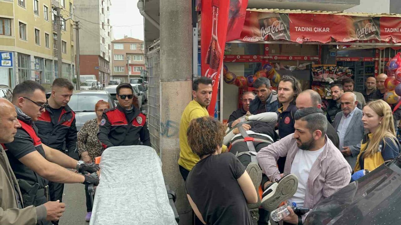 Tekirdağ Çorlu’da sokak ortasında darp edilen bir kişi hastaneye kaldırıldı.