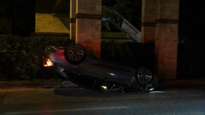 Antalya’da seyir halindeki lüks araca çarparak takla atan otomobil yaklaşık