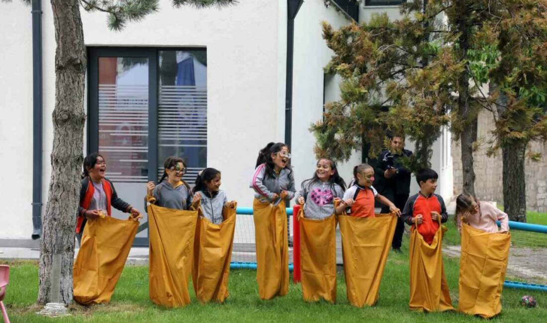 Talas Belediyesi’nin ’Dünden Bugüne Çocuk Oyunları Şenliği’ adı altında başlattığı