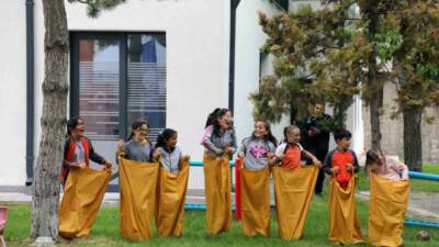 Talas Belediyesi’nin ’Dünden Bugüne Çocuk Oyunları Şenliği’ adı altında başlattığı