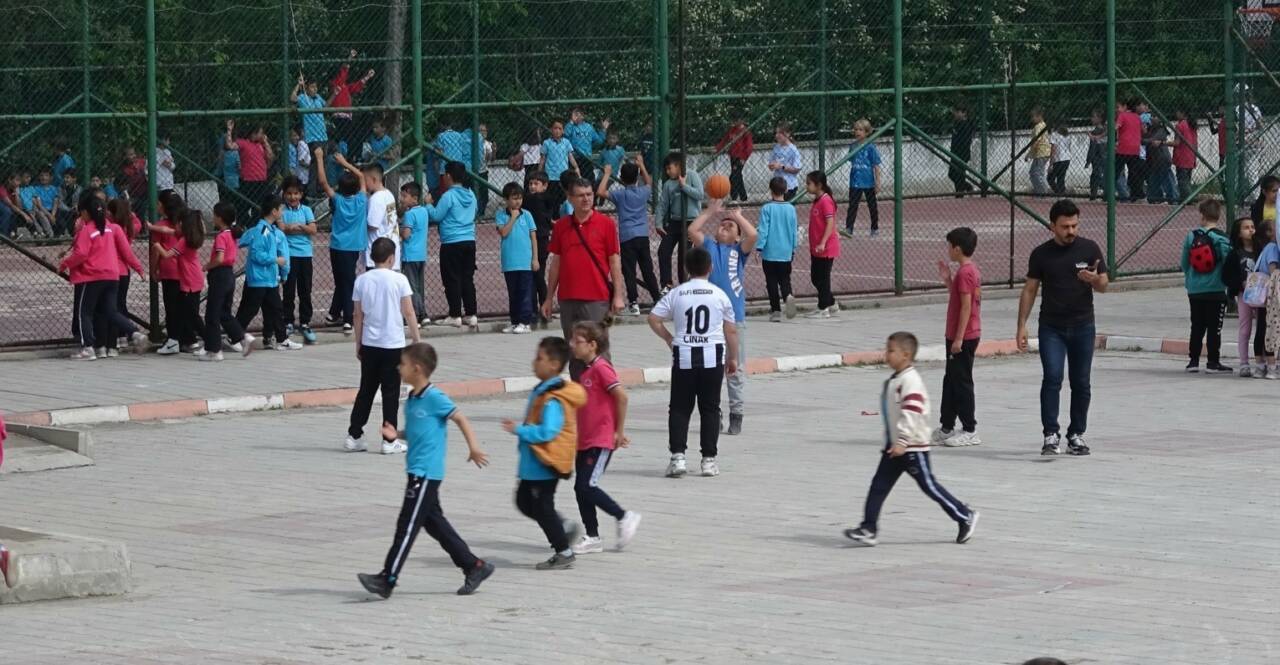 Kütahya’nın Tavşanlı ilçesi Mehmet Tarhan İlkokulu’nda, Milli Eğitim Bakanlığı Temel
