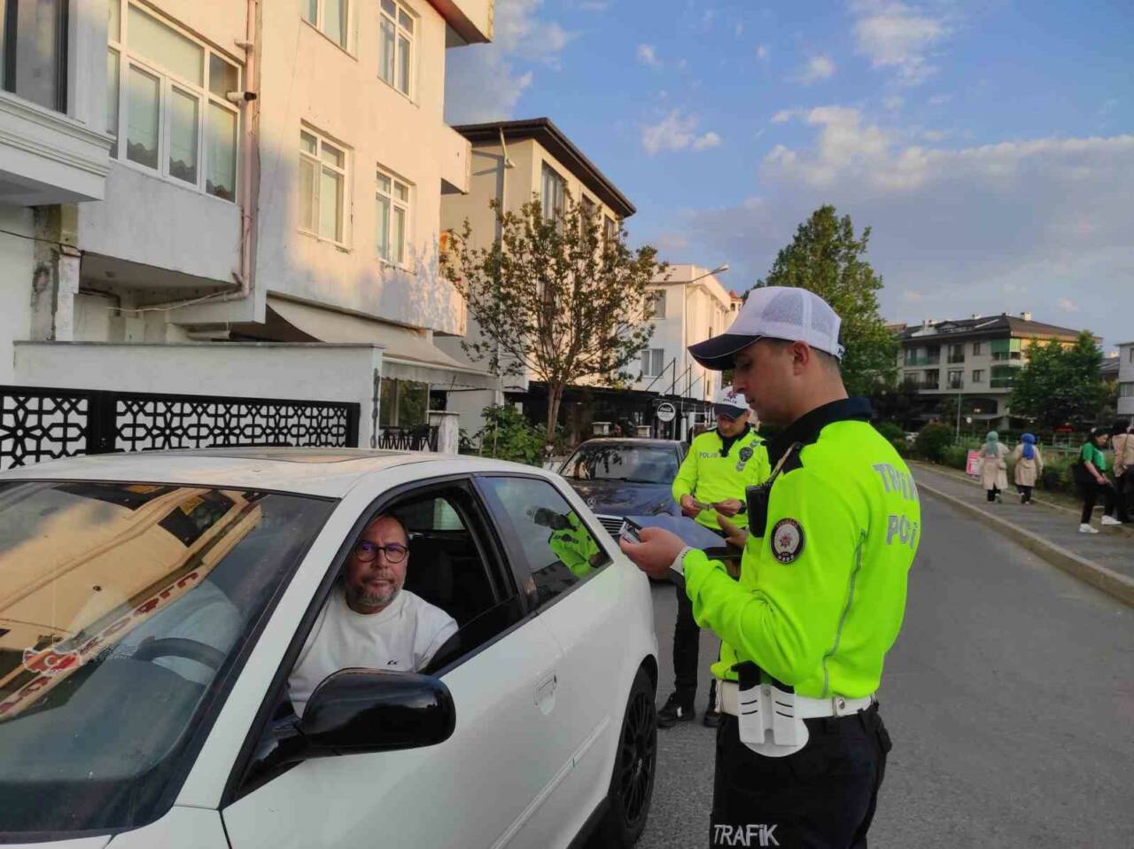 Tekirdağ’da Trafik Şube Müdürlüğü ekipleri trafik denetimi yaptı. Denetimlerde, sürücüler