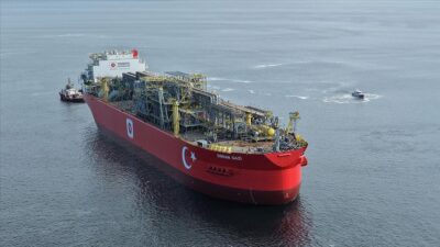 Türkiye'nin ilk yüzer doğal gaz üretim platformu (FPU) Osman Gazi,