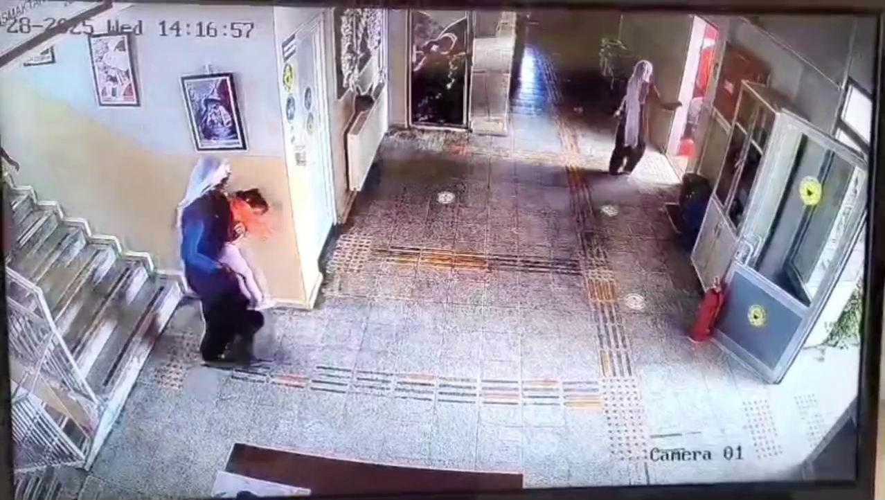 Tunceli’nin Çemişgezek ilçesine bağlı Sarıbalta köyünde, boğazına yiyecek kaçan minik