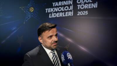 - Turkcell Genel Müdürü Dr. Ali Taha Koç:
- "Geleceğin sorunlarını