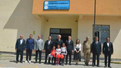 Muş Valisi Avni Çakır, öğrencilerle bir araya gelerek, “Kitap okumak,
