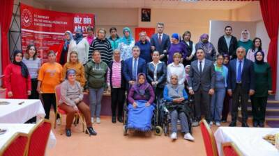 Bayburt Valisi Mustafa Eldivan eşi Meltem Eldivan ile birlikte Engelsiz