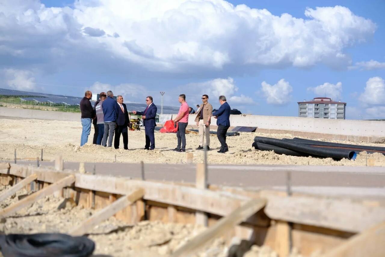 Bayburt Valisi Mustafa Eldivan, yapımı devam eden Hayvan Bakım Evi