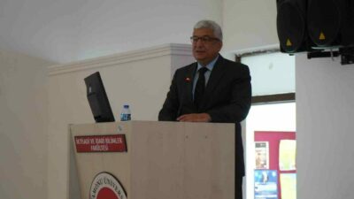 Kastamonu Vali Yardımcısı Dr. Hakan Kubalı, Kastamonu Üniversitesi’nde düzenlenen söyleşide
